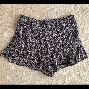 BP Black White Floral Pull-On Shorts M